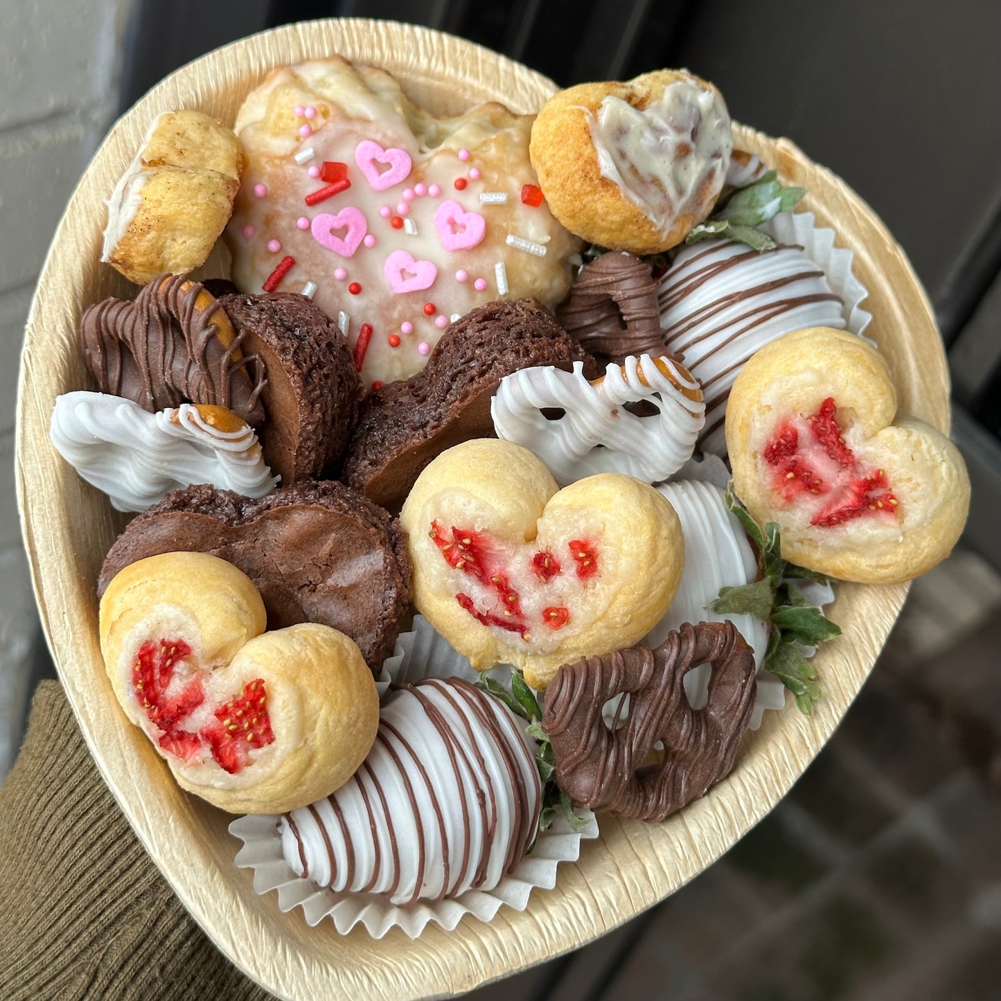 heart dessert board