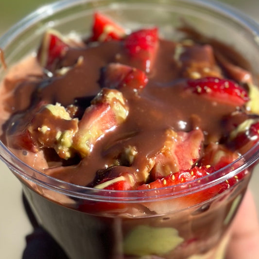 dubai chocolate strawberry cup