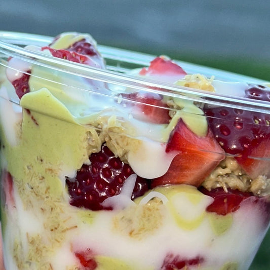 dubai white chocolate strawberry cup